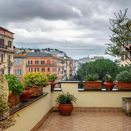 Vatican Penthouse - Terrace With View